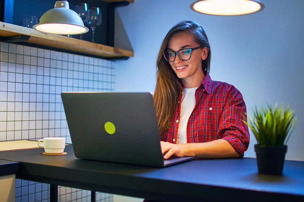 computer person wearing glasses