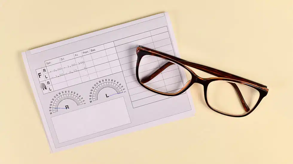 Pupillary distance measuring sheet with glasses