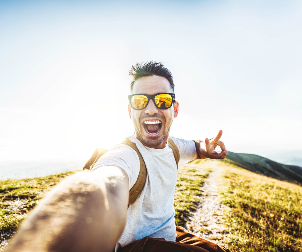 A man wearing Transitions® XTRActive® sunglasses lenses