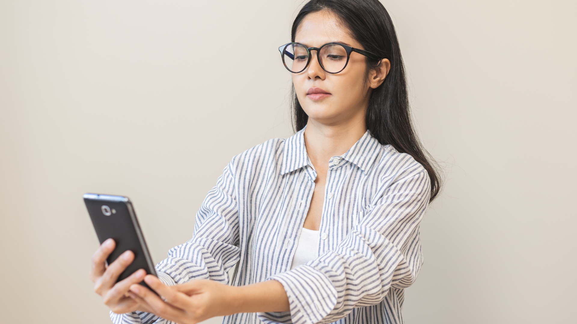 women struggling to see phone