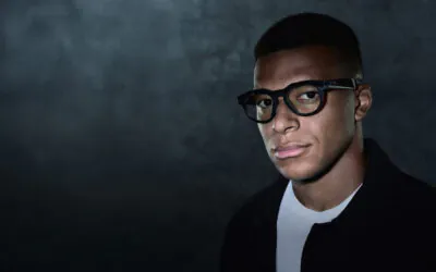 Smart Glasses vs Standard Glasses: What’s Different and Why It Matters